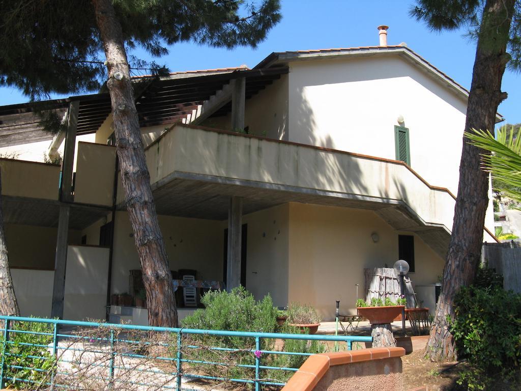 Gli Oleandri Apartment Capoliveri  Bilik gambar