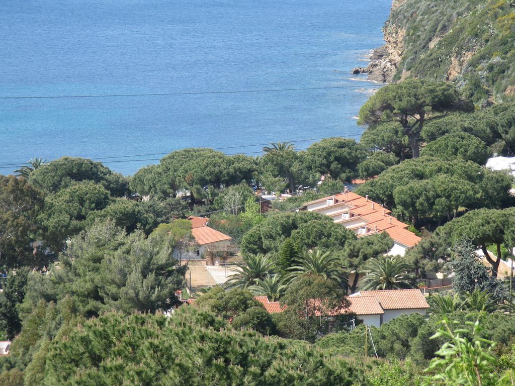 Gli Oleandri Apartment Capoliveri  Bilik gambar